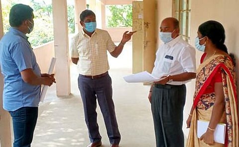 வாக்கு எண்ணிக்கை மையத்தில் ஆய்வு மேற்கொண்ட மாவட்ட ஆட்சியா் சி.கதிரவன்.