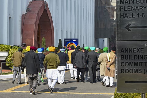 விவசாயிகளுடன் பேச்சுவார்த்தை தொடங்கியது