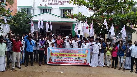 திருத்துறைப்பூண்டியில் ஆா்ப்பாட்டத்தில் ஈடுபட்ட இந்திய ஜனநாயக வாலிபா் சங்கத்தினா்.