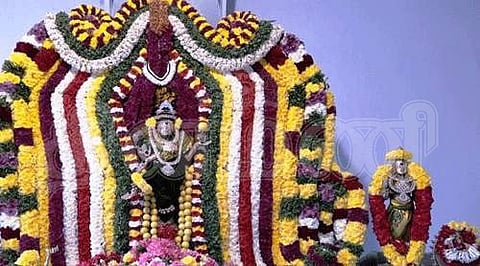 ஆரூத்ரா தரிசனத்தையொட்டி அருள்மிகு நடராஜர் உற்சவமூர்த்தி சுவாமிக்கு புதன்கிழமை செய்யப்பட்டிருந்த சிறப்பு அலங்காரம்.