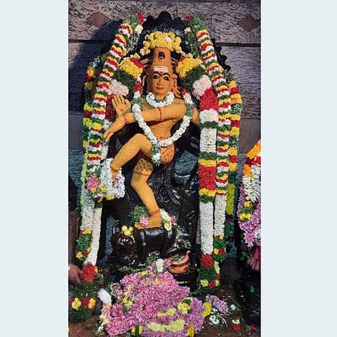 திருவாதிரையையொட்டி ஆருத்ரா தரிசனத்தில் நடராஜருக்கு 11 கிலோ சந்தனம் அணிவிக்கப்பட்டு சந்தனகாப்பு அலங்காரத்தில் காட்சியளித்த மடவார்வளாகம் நடராஜர்.