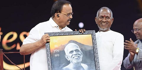 எஸ்.பி.பி.க்காக உருகியது முதல் பிரசாத் ஸ்டூடியோ சர்ச்சை வரை: 2020-ல் இளையராஜா என்ன செய்தார்?