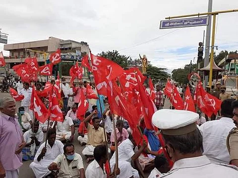 ஆண்டிபட்டியில் கம்யூனிஸ்ட் கட்சியினர் சாலை மறியல்