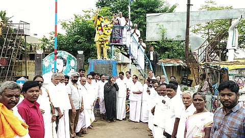 ஊத்தங்கரையில் அதிமுக சார்பில் அம்பேத்கர் நினைவு நாள் அனுசரிப்பு