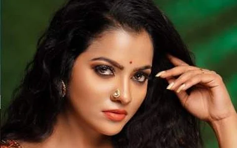 நடிகை சித்ரா: திறமையால் ரசிகர்களை அள்ளிய முல்லை மலர்!