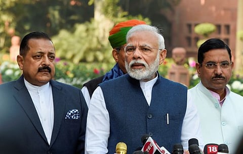 நாடாளுமன்ற வளாகத்தில் செய்தியாளா்களிடம் பேசிய பிரதமா் மோடி.