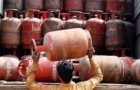 சமையல் எரிவாயு தடையின்றி விநியோகம்: அவசர முன்பதிவுக்கு அவசியமில்லை