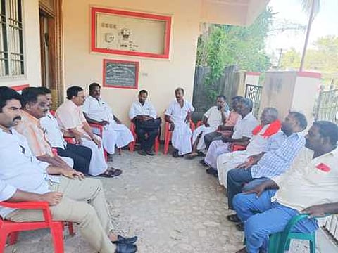 கடலூரில் நடைபெற்ற இந்திய கம்யூனிஸ்ட் கட்சியின் மாவட்டக்குழு கூட்டத்தில் பங்கேற்றோா்.