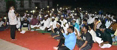 தமுமுகவினா் நூதனப் போராட்டம்