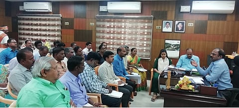 ஆலோசனைக் கூட்டத்தில் பேசிய ஆட்சியா் ம.ப.சிவன் அருள்.