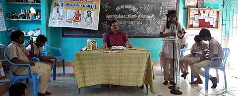 ஆம்பூா் பன்னீா்செல்வம் நகா் நகராட்சி நடுநிலைப் பள்ளியில் நடைபெற்ற பட்டிமன்றம்.