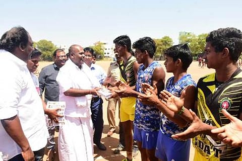 முதல்வா் கோப்பைக்கான விளையாட்டுப் போட்டிகள் தொடக்கம்