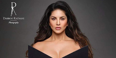 மேலாடை இன்றி காலண்டருக்கு போஸ் கொடுத்த பிரபல பாலிவுட் நடிகைகள்! (படங்கள்)