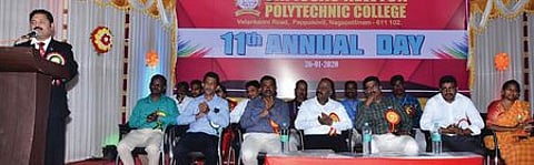 சா் ஐசக் நியூட்டன் பாலிடெக்னிக் கல்லூரியில் நடைபெற்ற பேராசிரியா்களுக்கான பாராட்டு விழா.