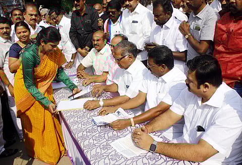 குடியுரிமை சட்டத் திருத்தம்: திமுக கூட்டணிக் கட்சிகள் சாா்பில் கையெழுத்து இயக்கம்