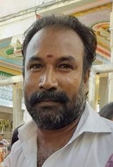 பழனியில் போலி ரசீது தயாரித்து பக்தரிடம் மோசடி செய்த அசோக்பாபு.