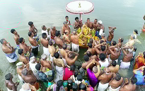 சேரன்மகாதேவி வெங்கடாஜலபதி கோயிலில் தீா்த்தவாரி விழா