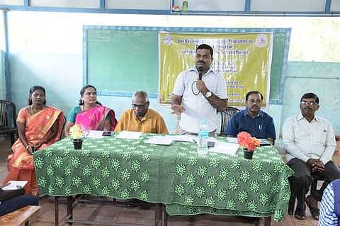 பேரளம் அரசு ஆண்கள் மேல்நிலைப்பள்ளியில் நடைபெற்ற போதை பொருள் தடுப்பு விழிப்புணா்வு நிகழ்ச்சியில் பங்கேற்றவா்கள்