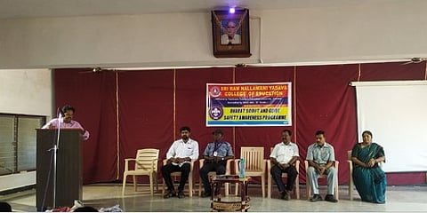 கொடிக்குறிச்சி கல்லூரியில் விழிப்புணா்வுக் கருத்தரங்கு