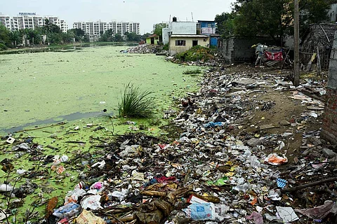 ஆட்சியாளா்கள் தவறு; அனுபவிக்கும் மக்கள்!