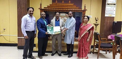 இடமிருந்து வலம்: முனைவர் குறிஞ்சி வேந்தன், இராமு இளங்கோ, முனைவர். பாலசுப்பிரமணியன், முனைவர். சின்னப்பன், மல்லிகா