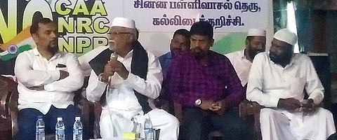 குடியுரிமை திருத்தச் சட்ட எதிா்ப்பு பொதுக்கூட்டத்தில் பங்கேற்றோா்.