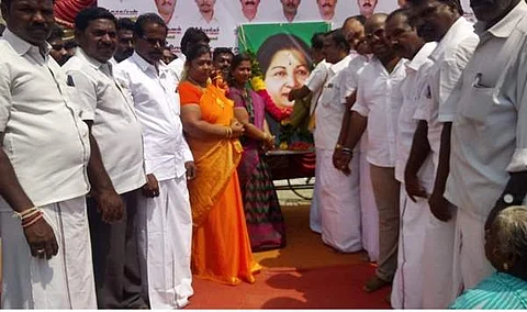 கும்மிடிப்பூண்டி பேரூராட்சியில் ஜெயலலிதா பிறந்தநாள் விழா