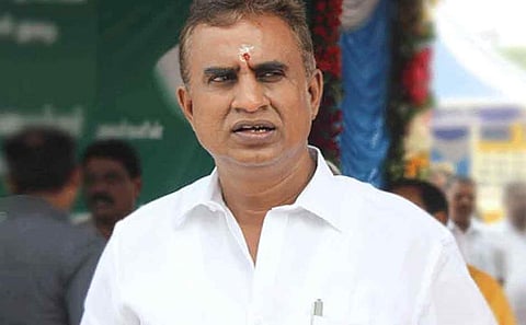 முன்னாள் முதலமைச்சர் ஜெயலலிதாவின் பிறந்த நாள்: குழந்தைகளுக்கு மோதிரமும், தங்கச்சங்கிலியும் வழங்கினார்; அமைச்சர் வேலுமணி