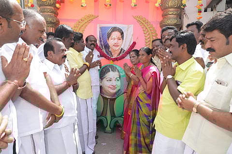 ஸ்ரீவில்லிபுத்தூரில் ஜெயலலிதா பிறந்த நாள்: 15 ஆயிரம் பேருக்கு அன்னதானம் வழங்கல்