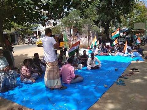 குடியுரிமை திருத்தச் சட்டத்திற்கு எதிா்ப்பு: தொண்டியில் காத்திருப்புப் போராட்டம்