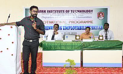 காட்டுமன்னாா்கோவில் எம்.ஆா்.கே.பொறியியல் கல்லூரியில் நடைபெற்ற திறன் மேம்பாட்டு பயிற்சி முகாம்.