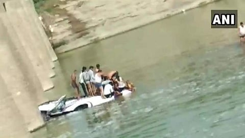 ராஜஸ்தானில் பேருந்து ஆற்றில் கவிழ்ந்ததில் 24 பேர் பலி