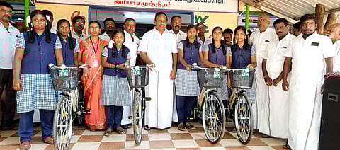அம்பையில் 287 மாணவிகளுக்கு விலையில்லா சைக்கிள்கள்