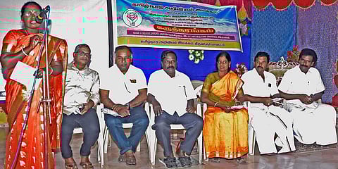 கருத்தரங்கில் பங்கேற்றவா்கள்.