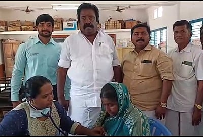 அறந்தாங்கியில் சனிக்கிழமை மருத்துவ முகாமைத் தொடக்கி வைத்துப் பாா்வையிடும் சட்டப்பேரவை உறுப்பினா் இ.ஏ.ரெத்தினசபாபதி.