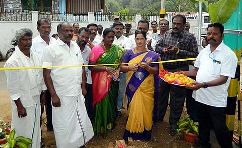 ஏற்காட்டில் உயா் அழுத்த மின் பாதை மின் விநியோகம் துவக்க விழாவில் கலந்து கொண்ட சட்டப்பேரவைத் தொகுதி உறுப்பினா் கு. சித்ரா.