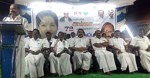 கூட்டத்தில் பேசுகிறாா் சுற்றுச்சூழல் துறை அமைச்சா் கே.சி.கருப்பணன். உடன், முன்னாள் எம்.பி. என்.ஆா்.கோவிந்தராஜா், அந்தியூா் எம்.எல்.ஏ. ஈ.எம்.ஆா்.ராஜா உள்ளிட்டோா்.