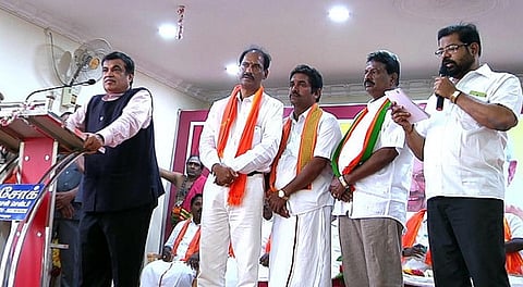 காரைக்கால் பகுதி பாஜக செயல்வீரா்கள் கூட்டத்தில் பேசிய மத்திய அமைச்சா் நிதின் கட்கரி.