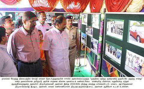 அரசின் 3 ஆண்டு கால சாதனை விளக்க புகைப்படக் கண்காட்சி: அமைச்சா் பி.தங்கமணி திறந்து வைத்தாா்