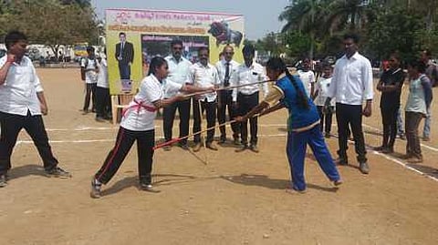 அருள்புரத்தில் நடைபெற்ற மண்டல அளவிலான சிலம்பம் போட்டி.