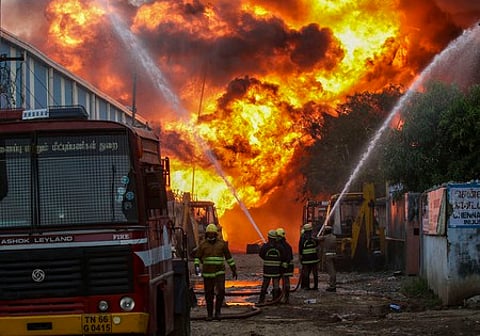 ரசாயனக் கிடங்கில் தீ விபத்து: பல கோடி ரூபாய் பொருள்கள் எரிந்து நாசம்