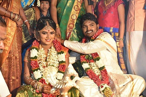 ஐ.ஏ.எஸ். அதிகாரியின் வியக்கவைத்த வரதட்சணை நிபந்தனை! என்ன தெரியுமா?