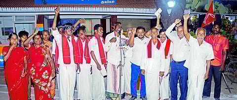 ஆறுமுகனேரியில் இந்திய கம்யூனிஸ்ட் ஆா்ப்பாட்டம்