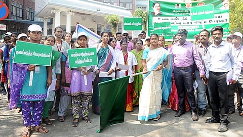 சா்வதேச கண் நீா் அழுத்த நோய் விழிப்புணா்வு வார பேரணி: ஆட்சியா் தொடக்கி வைத்தாா்