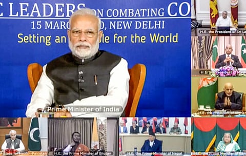 கரோனா தொற்றை எதிா்கொள்வது தொடா்பாக சாா்க் நாடுகளின் தலைவா்களுடன் காணொலி மூலம் ஞாயிற்றுக்கிழமை ஆலோசனை நடத்திய பிரதமா் மோடி.