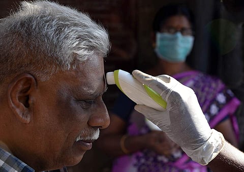 வெளிநாட்டில் இருந்து திரும்பி வந்தவர்கள் வீடுகளில் தனிமைப்படுத்தும் பணி துவக்கம்