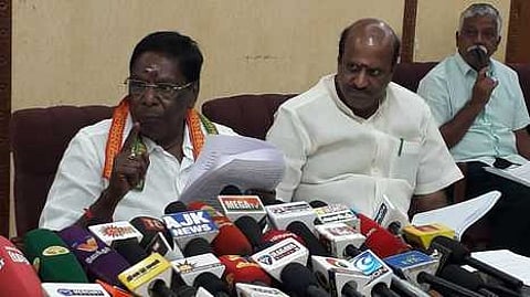 புதுச்சேரியில் பள்ளி, கல்லூரிகளுக்கு விடுமுறை; திரையரங்குகள், வணிக வளாகங்களை மூட உத்தரவு