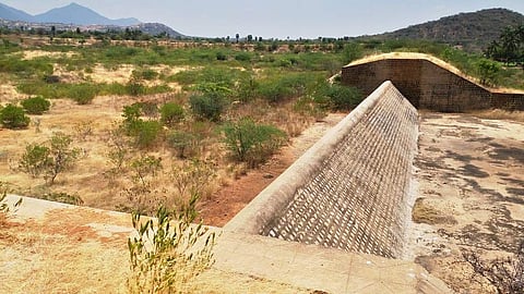 குஜிலியம்பாறை அடுத்துள்ள ராமகிரி தடுப்பணை.