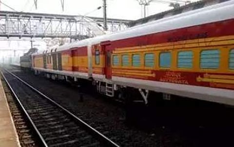 நாடு முழுவதும் மார்ச் 31 வரை அனைத்து ரயில்களும் ரத்து!