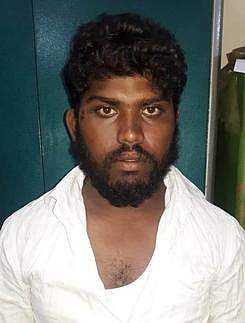 இருசக்கர வாகனங்கள் திருடியவா் கைது